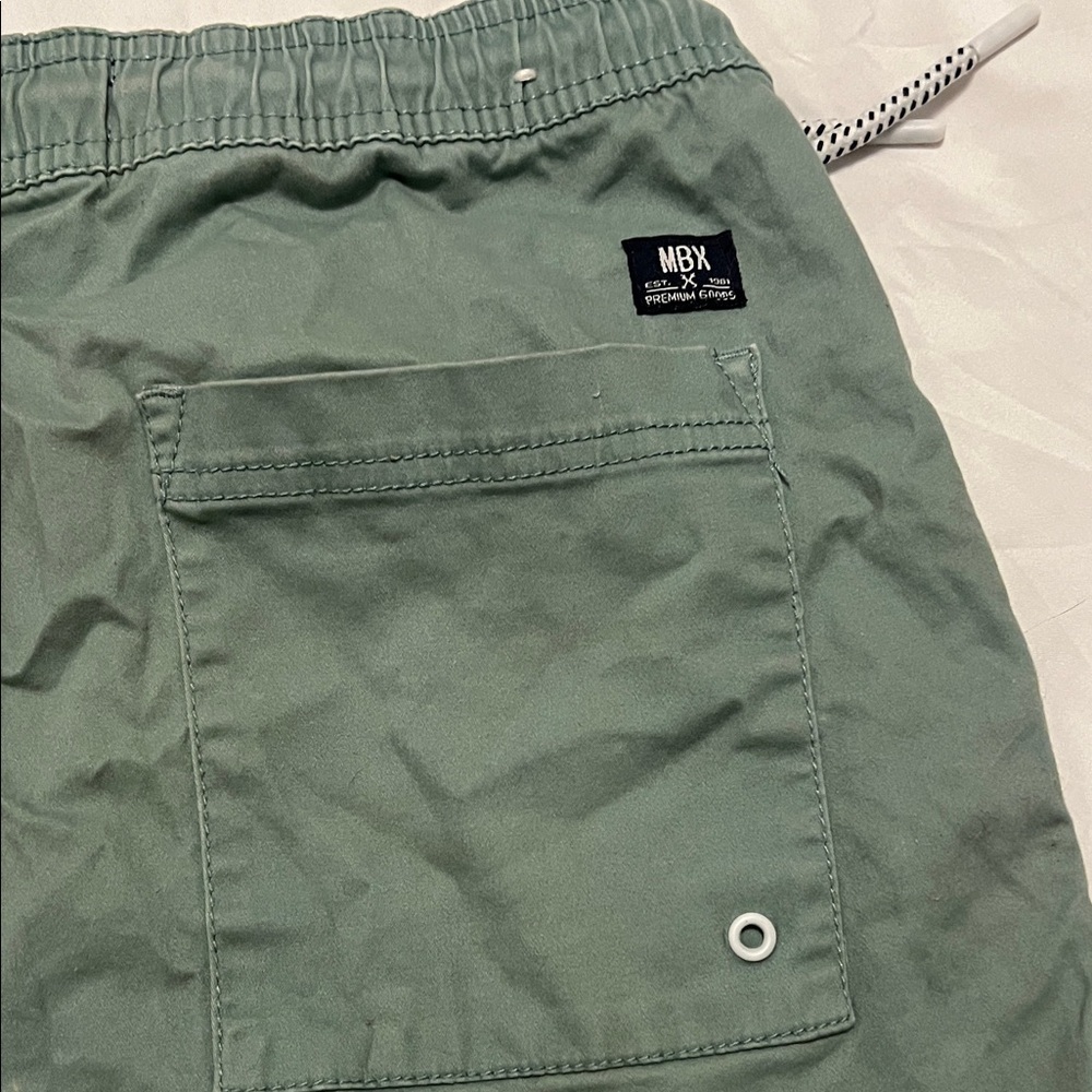 MBX Men's Green Cargo Shorts - Picture 4 of 4
